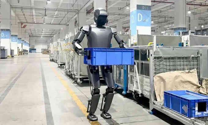 Robot hình người Trung Quốc tham gia sản xuất iPhone và xe điện