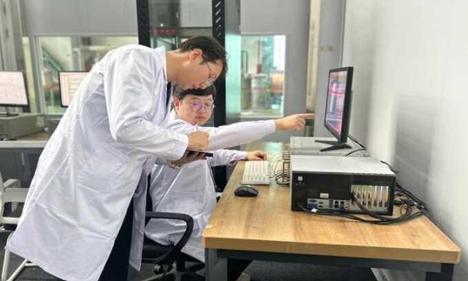 Nam châm siêu dẫn mạnh gấp 700.000 từ trường Trái Đất
