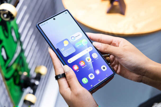 Galaxy Z Fold7 ghi điểm nhờ cải tiến thiết kế và AI