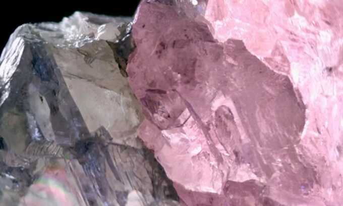 Thợ mỏ đào được viên kim cương hiếm nặng 37,4 carat