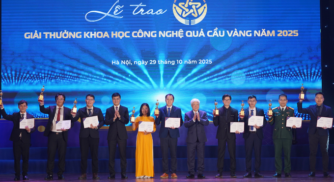 Vinh danh 10 nhà khoa học trẻ và 20 nữ sinh