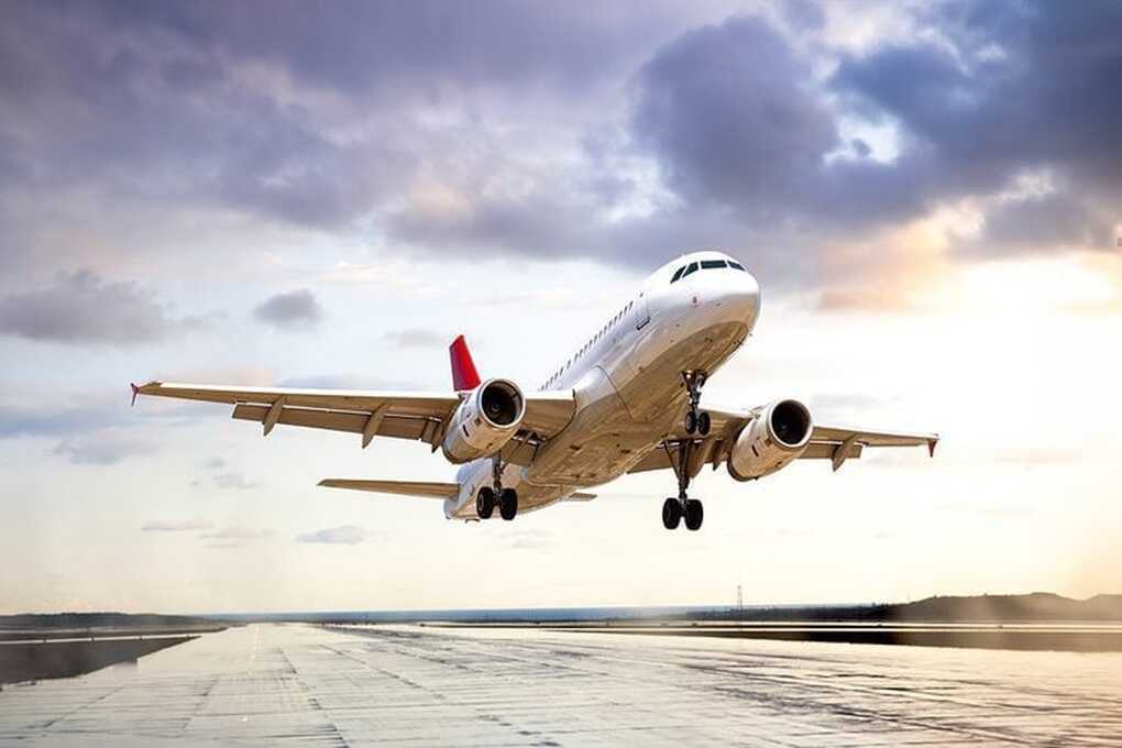 Vì sao hành khách có cảm giác như máy bay bị rơi trong khi đang cất cánh? - 1