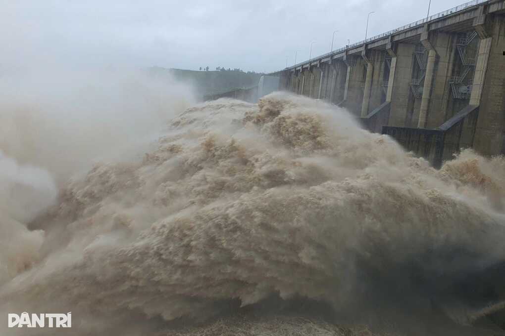 Các nước làm thế nào để tránh giữa đỉnh lũ, thủy điện xả hết công suất? - 1