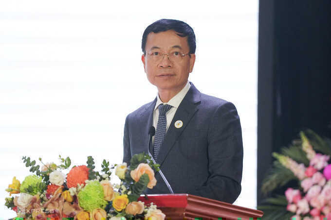 Bộ trưởng Nguyễn Mạnh Hùng: 