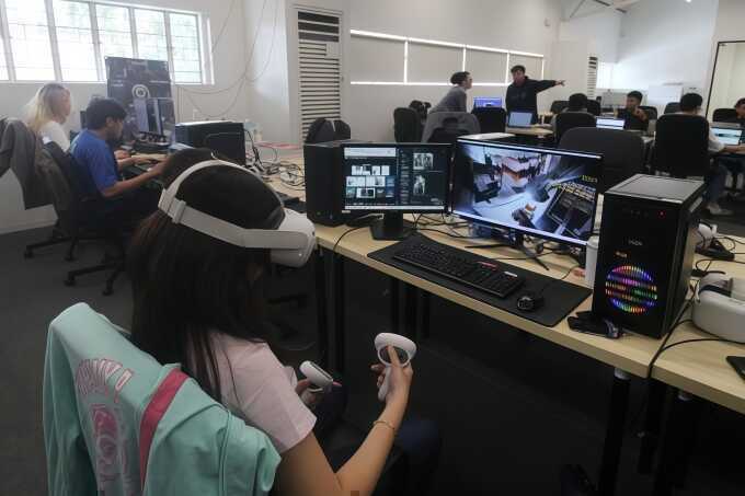 Xuất khẩu lao động thời AI: Ngồi ở Philippines, điều khiển robot ở Nhật Bản