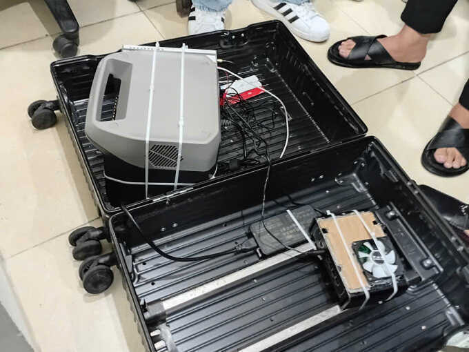 Phát hiện trạm BTS giả đựng trong vali du lịch