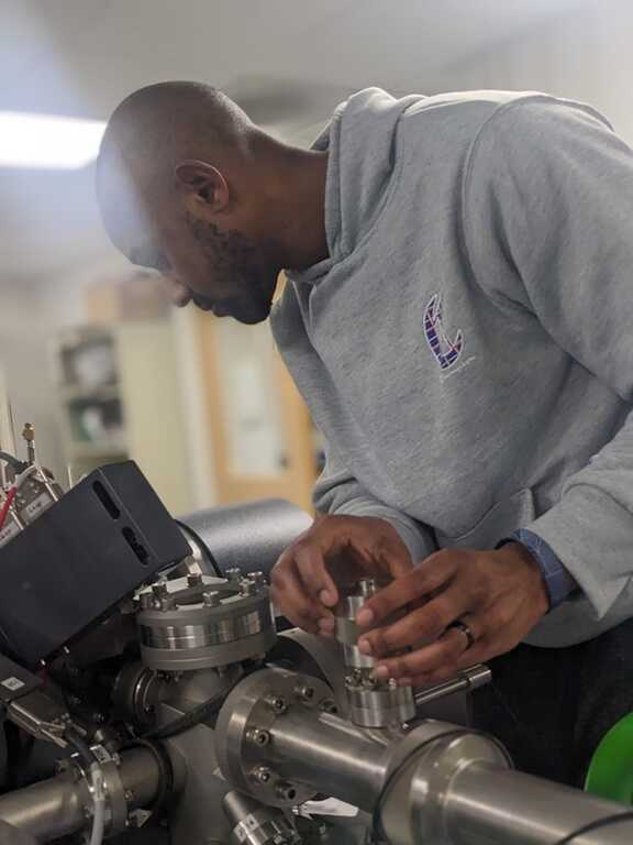 Giải mã bí ẩn mẫu vật hàng tỉ năm tuổi lấy về từ tàu Apollo 17 - 3