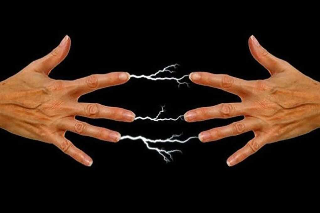 Vì sao mùa đông chạm tay vào đâu cũng giật, nghe tiếng điện tanh tách? - 1