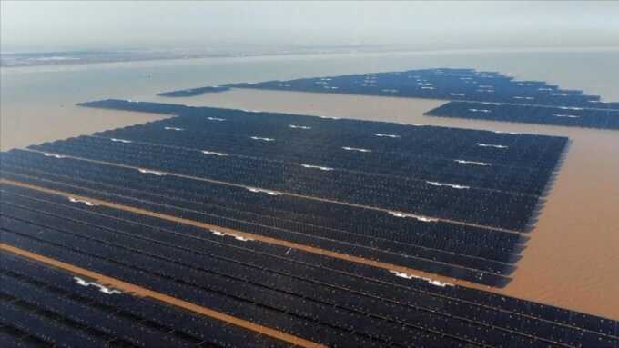 Trang trại điện mặt trời ngoài khơi lớn nhất thế giới hoạt động