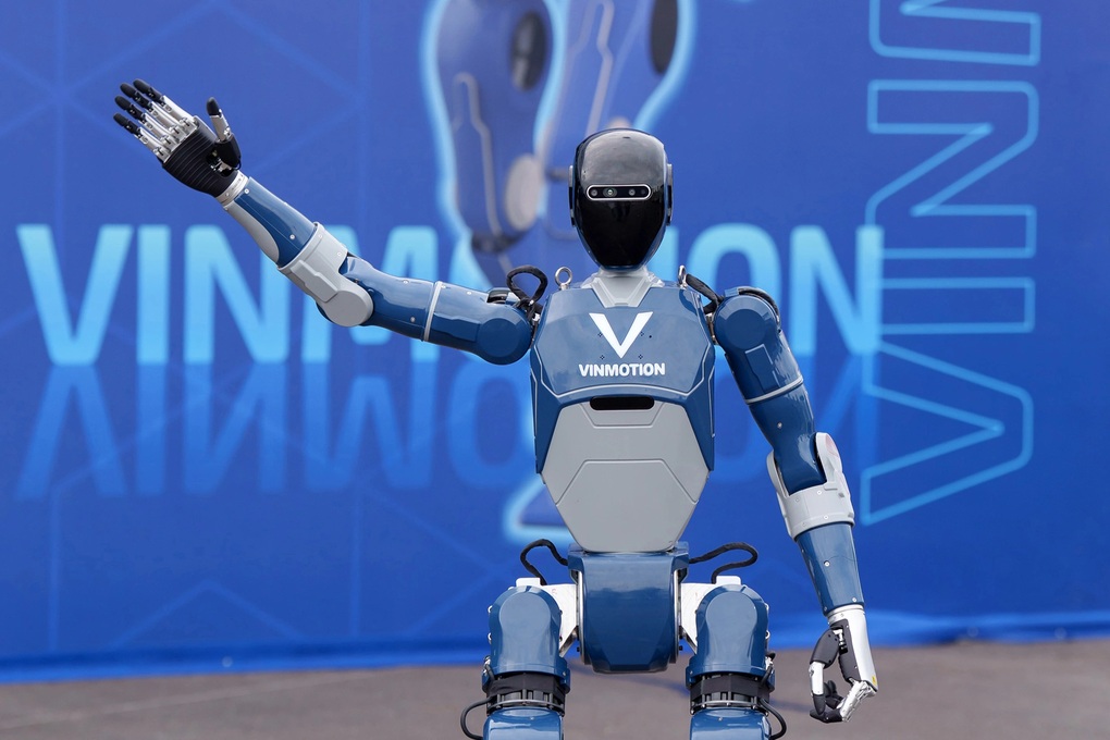 Việt Nam sắp có robot hình người tự sạc, tự đứng dậy - 1