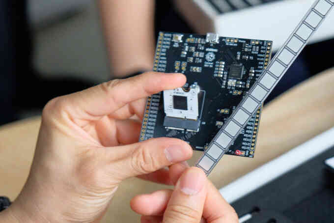 Nhà khoa học Việt làm chip AI mô phỏng cơ chế não người
