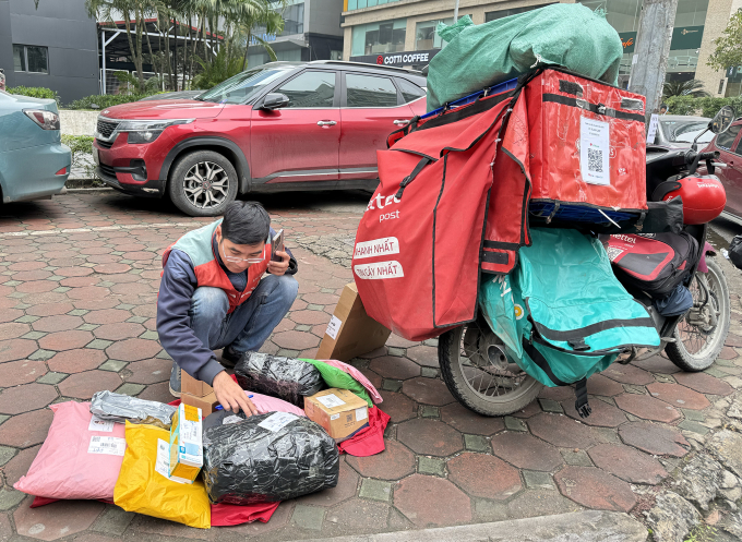 Các công ty chuyển phát nhanh điều chỉnh lịch giao hàng ngày lễ