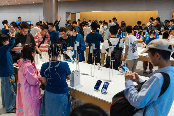 iPhone 16 giảm hơn 300 USD trên sàn thương mại Trung Quốc