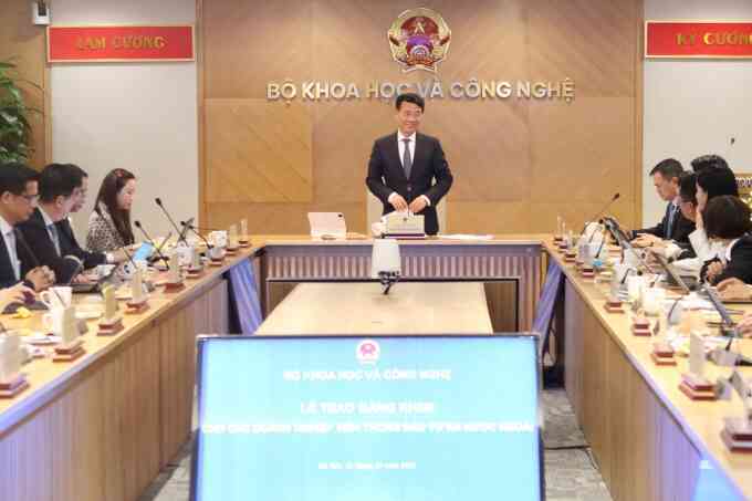 Bộ trưởng Nguyễn Mạnh Hùng muốn Viettel chinh phục thị trường thế giới