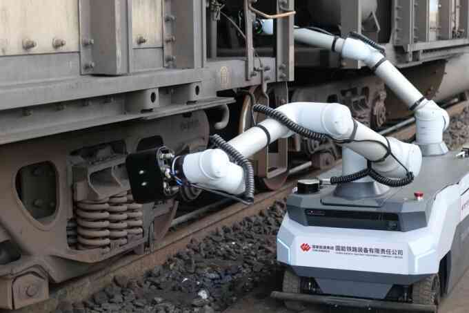 Trung Quốc triển khai robot kiểm tra tàu hỏa thông minh