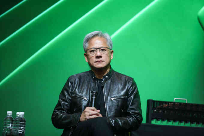 Jensen Huang chỉ trích dự báo 