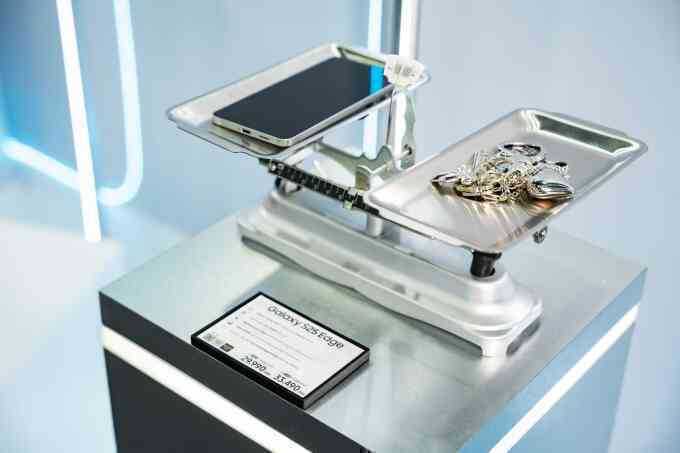 Smartphone mỏng nhẹ - chiến lược cạnh tranh mới của Samsung