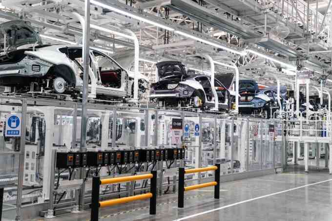 Siêu nhà máy Xiaomi vắng bóng người, tự động 91%