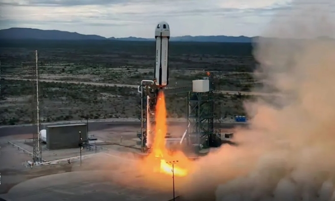 Blue Origin chở 6 hành khách lên rìa vũ trụ
