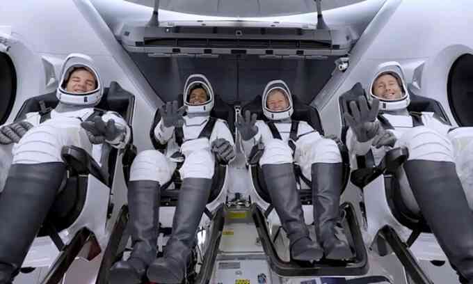 Tàu SpaceX chở 4 phi hành gia tư nhân trở về Trái Đất