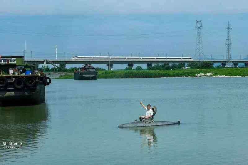 Tàu ngầm tự chế của nông dân Trung Quốc gây sốt: Lặn 8m, chạy bằng pin - 3