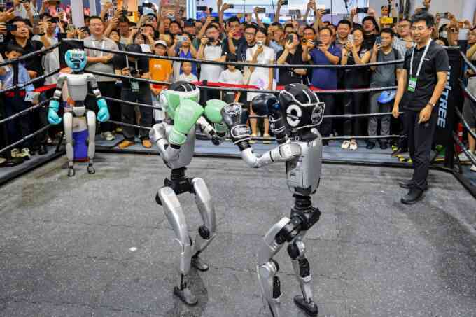 Robot hình người phản ánh tham vọng AI của Trung Quốc