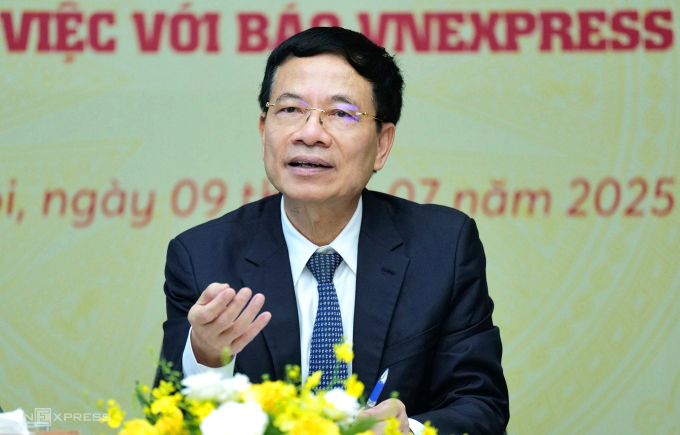Bộ trưởng Nguyễn Mạnh Hùng: 