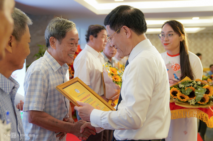 Bộ trưởng Nguyễn Mạnh Hùng: 