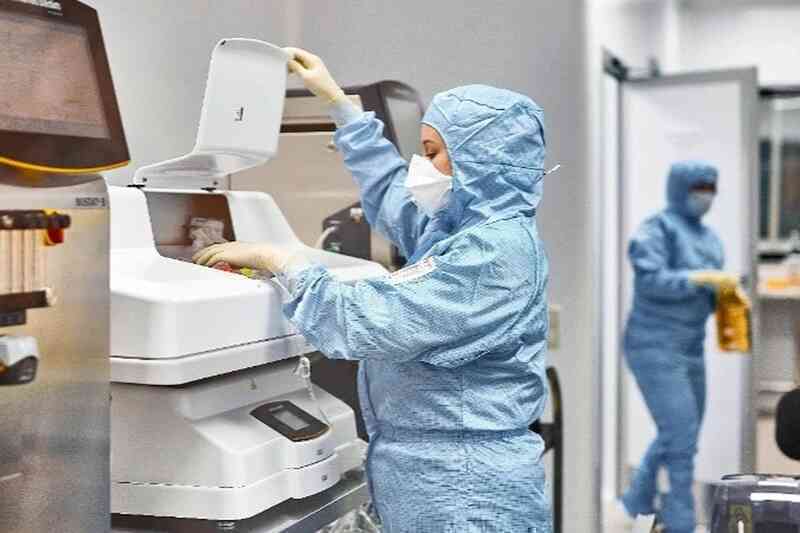 Nga sắp thử nghiệm vaccine ung thư dùng AI để sản xuất - 2