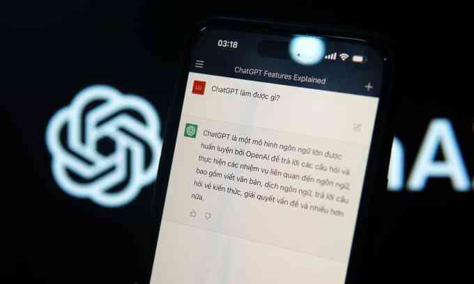 OpenAI ngăn ChatGPT khuyên người dùng chia tay