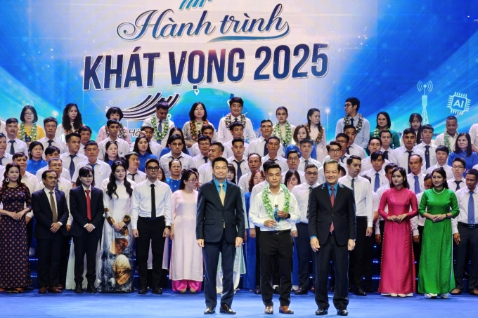 Tôn vinh người lao động tiêu biểu ngành khoa học và công nghệ