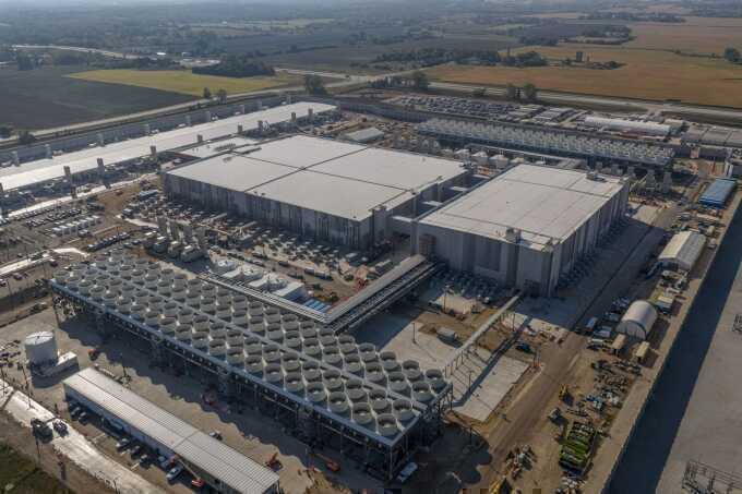 Microsoft biến nhà máy Foxconn thành trung tâm dữ liệu AI 
