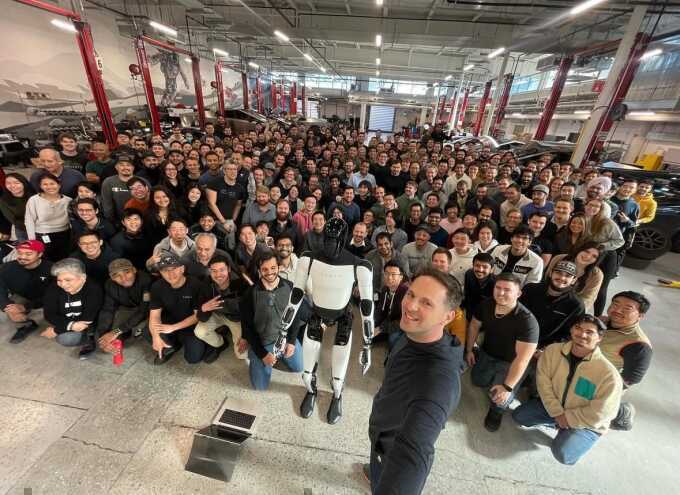 Tham vọng robot hình người của Elon Musk rơi vào thế khó