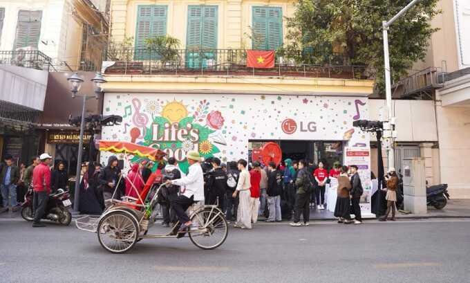 Giới trẻ Hà Nội trải nghiệm công nghệ sáng tạo