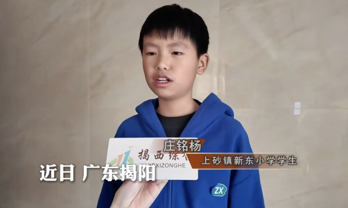 Bé 10 tuổi chế kính thiên văn từ bìa carton