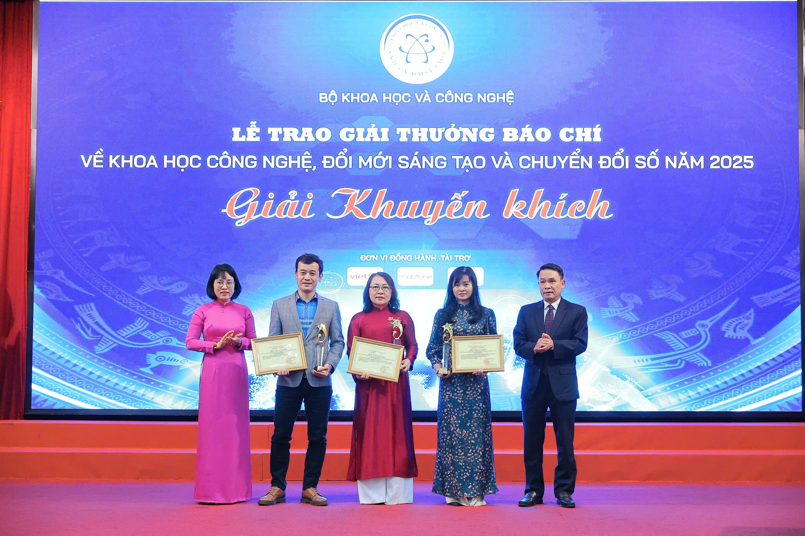Báo Dân trí đạt giải thưởng báo chí về khoa học công nghệ, đổi mới sáng tạo