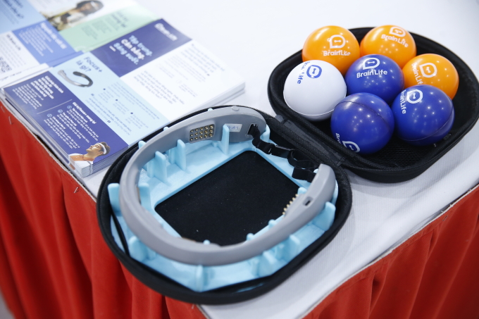 Startup Việt dự định bán vòng đeo theo dõi thần kinh dưới 250 USD