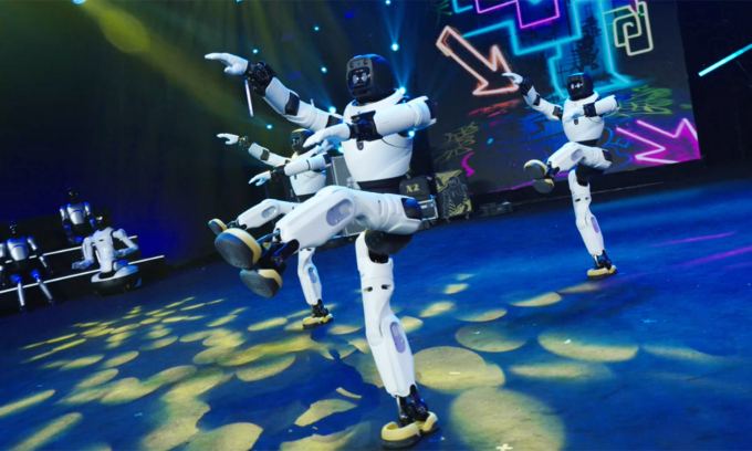 Chương trình nghệ thuật với 100% robot hình người và hình thú