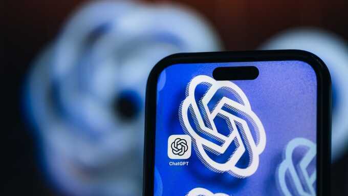 ChatGPT chạm mốc 900 triệu người dùng