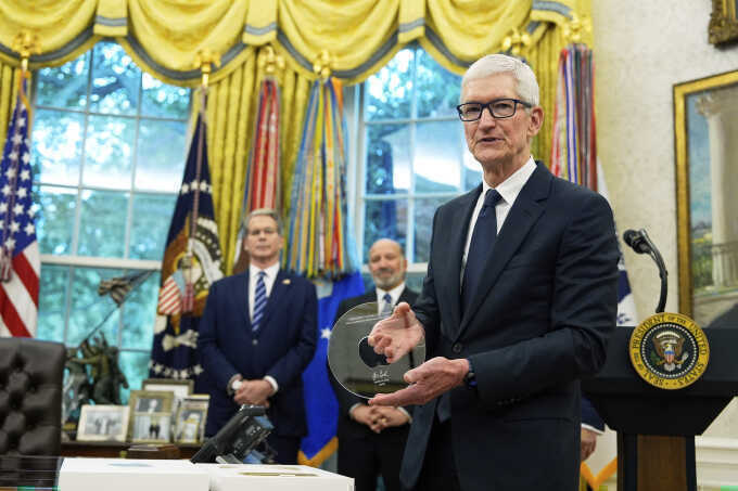 Tim Cook bác tin đồn nghỉ hưu