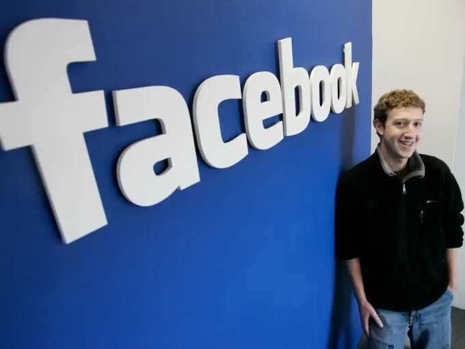 Mark Zuckerberg thừa nhận từng giống robot, vụng giao tiếp