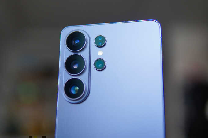 Giá smartphone cao cấp đang tăng thế nào tại Việt Nam