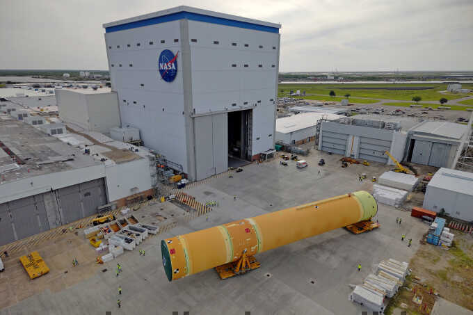 NASA hé lộ tầng lõi tên lửa cho nhiệm vụ Artemis III