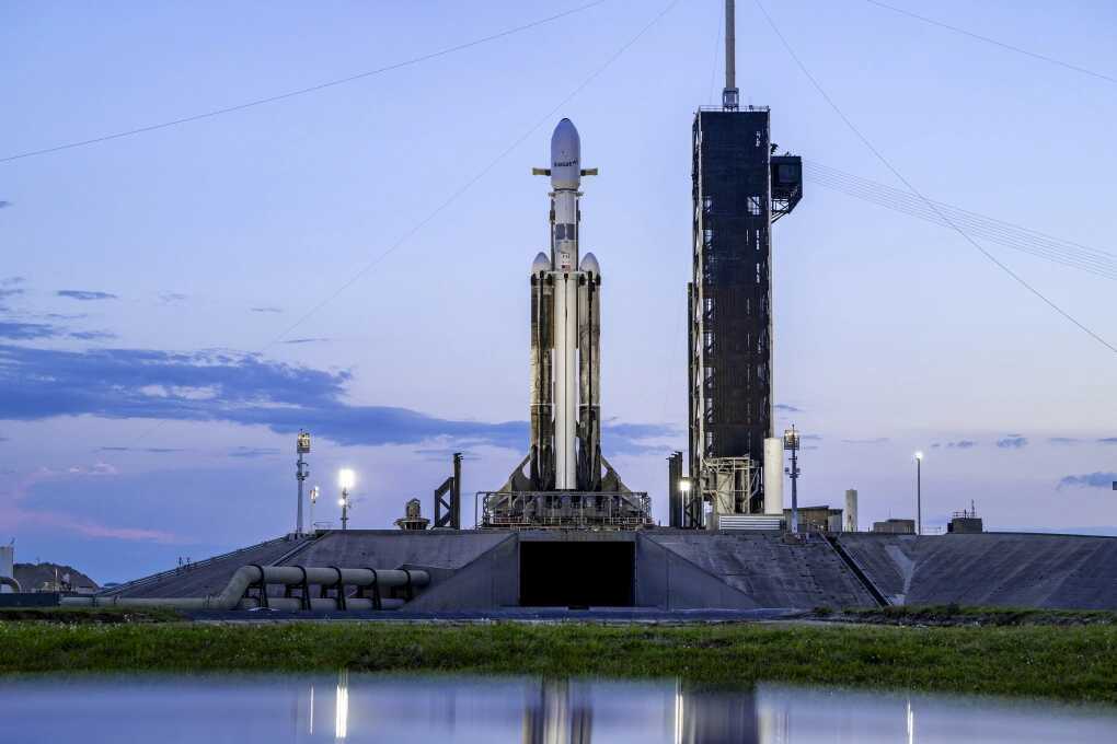 Falcon Heavy hoãn phóng phút chót, vệ tinh internet phủ sóng châu Á lỡ hẹn