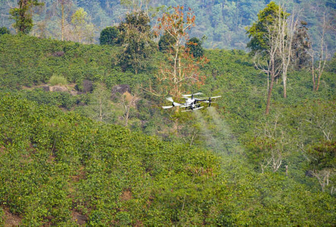 Điện Biên thử nghiệm UAV phun phân bón cho cây cà phê