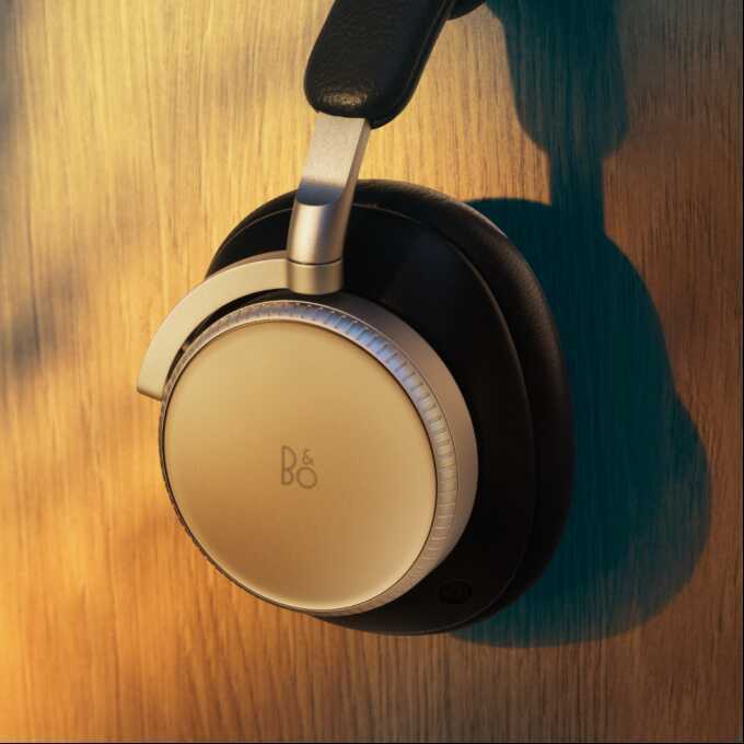 Triết lý thính phòng đeo tai trên Bang & Olufsen Beoplay H100