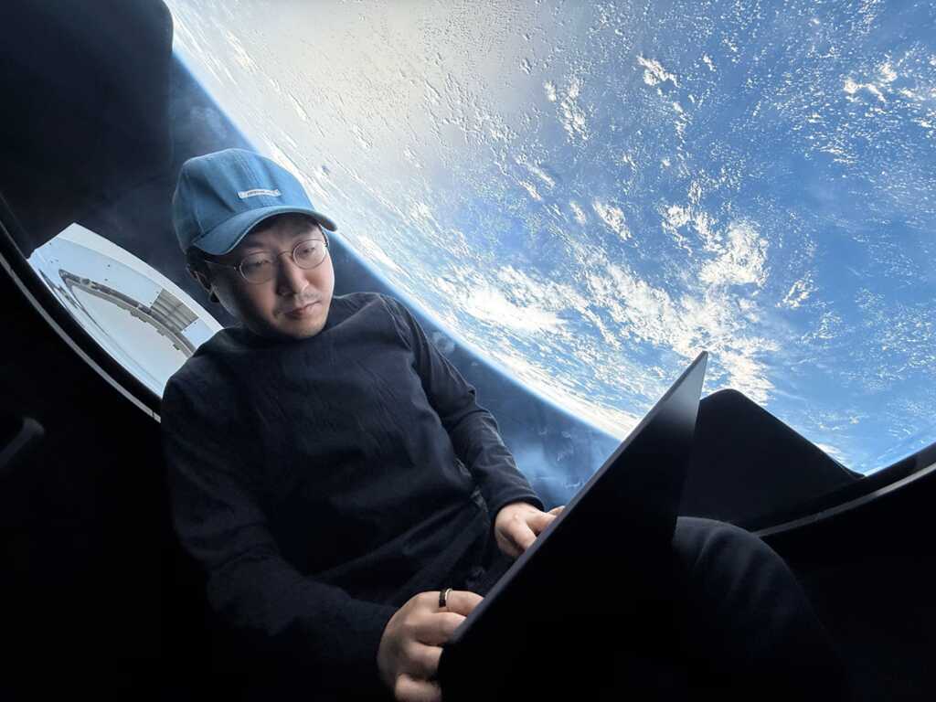 Tỷ phú tiền số thuê SpaceX đưa lên vũ trụ, bay ngang qua Sao Hỏa