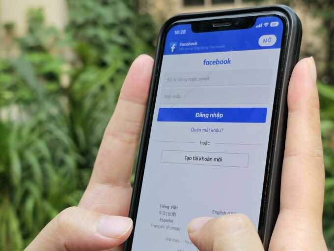 Nguy cơ lộ thông tin cá nhân khi cha mẹ khoe con trên mạng