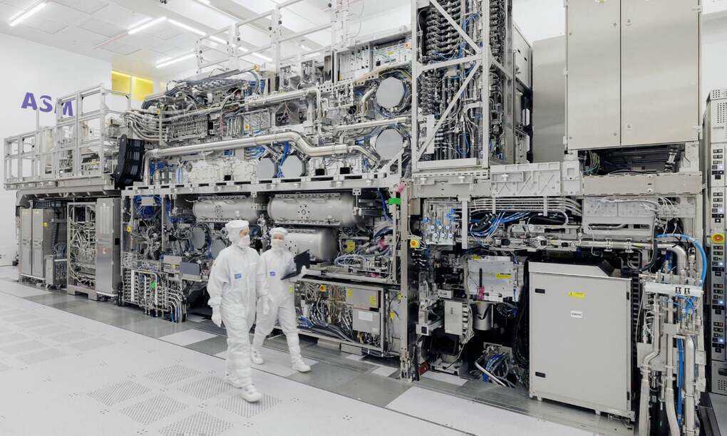 Intel xuất xưởng lô chip đầu tiên từ cỗ máy 380 triệu USD